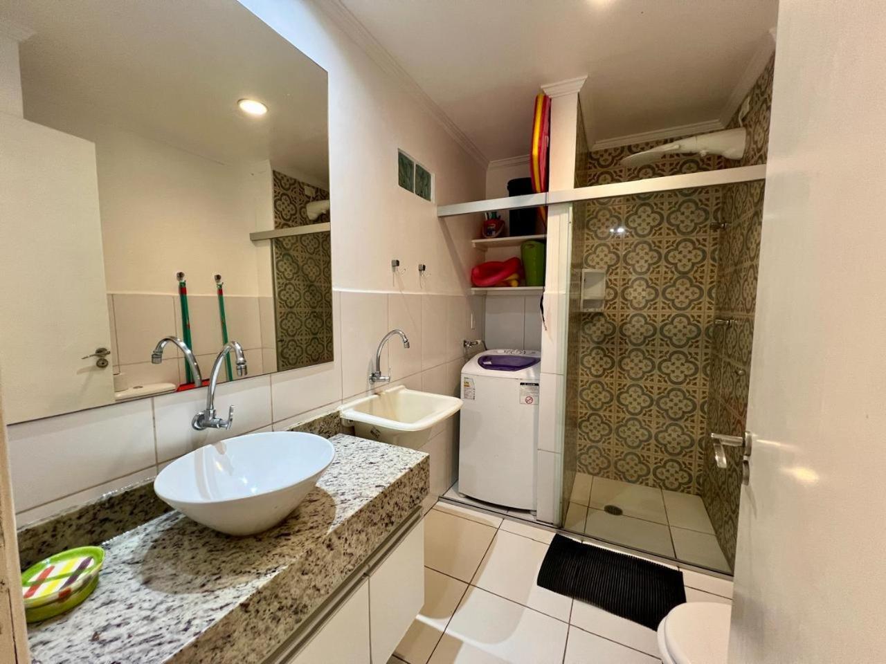 Excelente apartamento nr 317, 2dormitórios, Pé na Areia Praia das Toninhas com Piscina