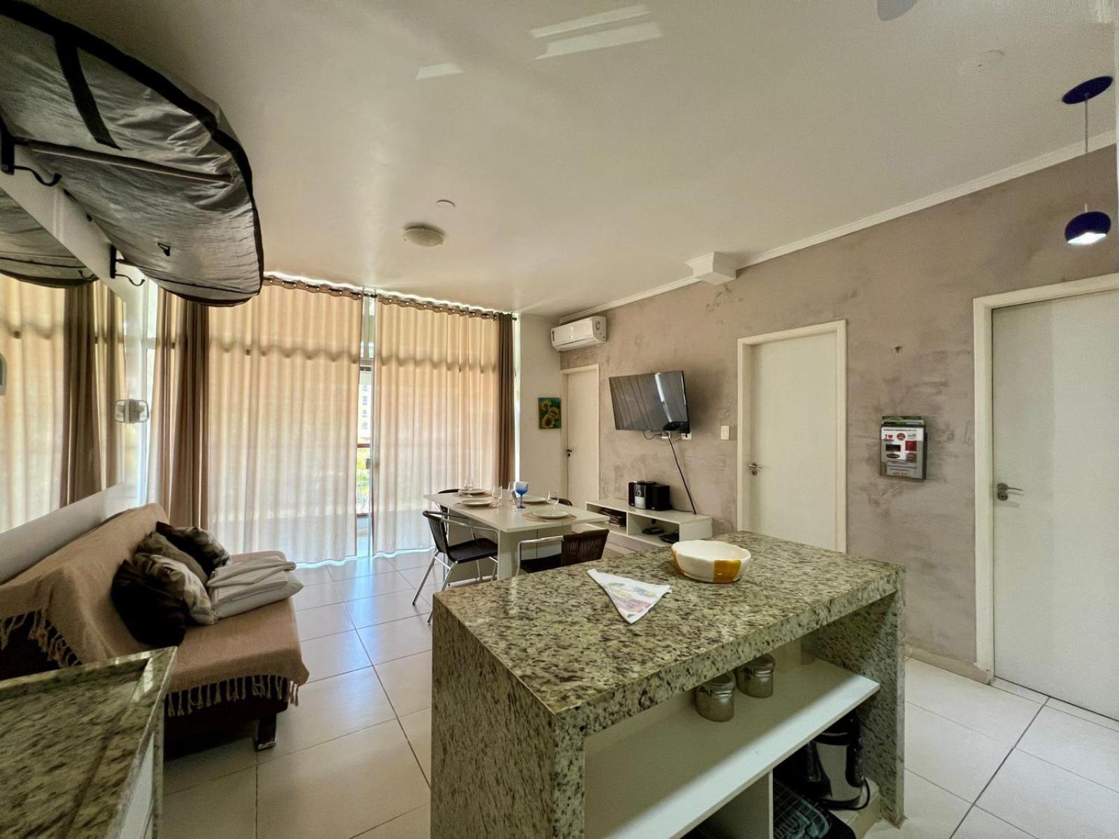 Excelente apartamento nr 317, 2dormitórios, Pé na Areia Praia das Toninhas com Piscina
