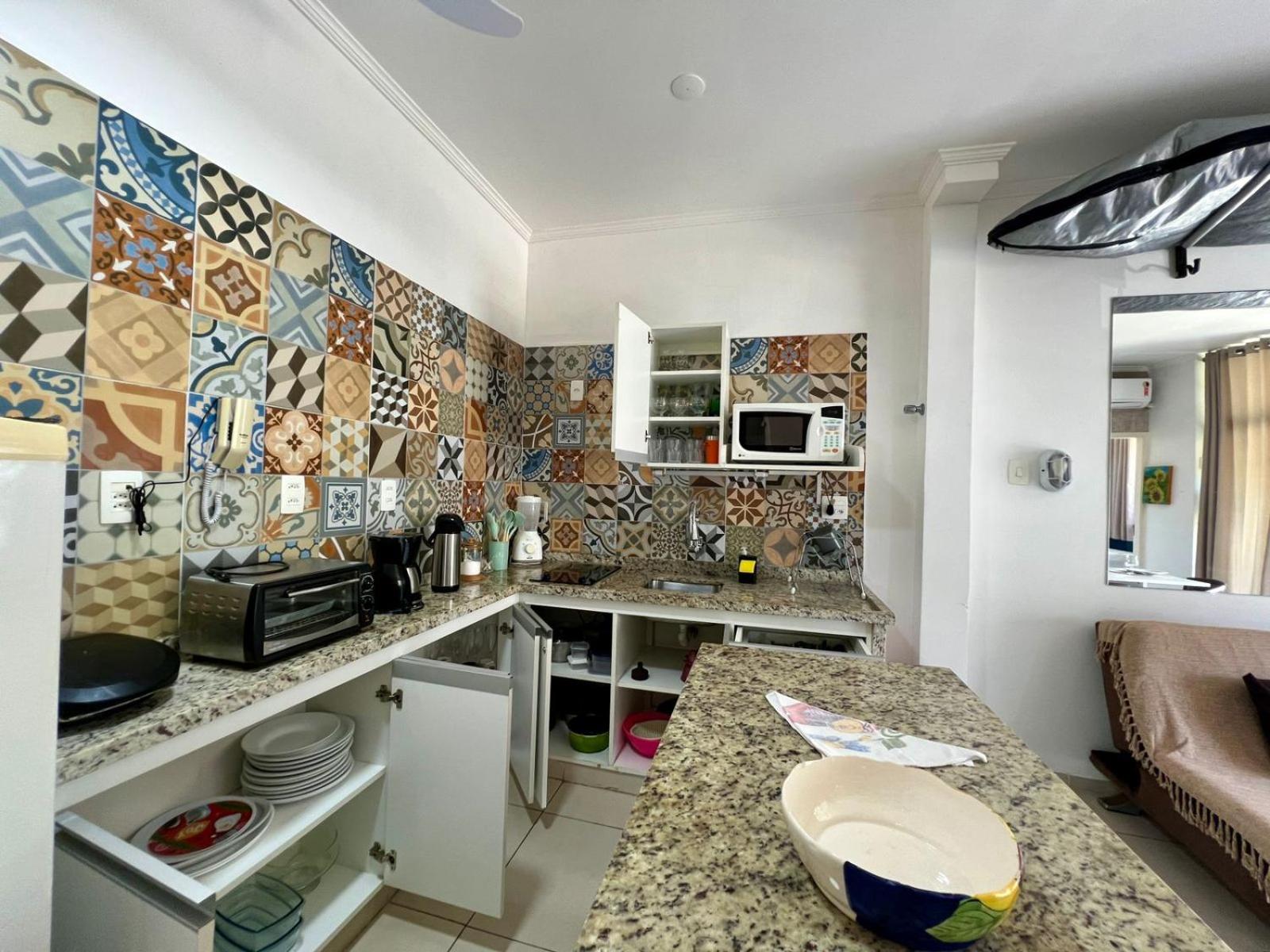 Excelente apartamento nr 317, 2dormitórios, Pé na Areia Praia das Toninhas com Piscina