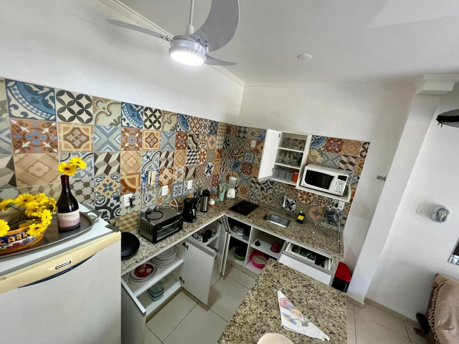 Excelente apartamento nr 317, 2dormitórios, Pé na Areia Praia das Toninhas com Piscina