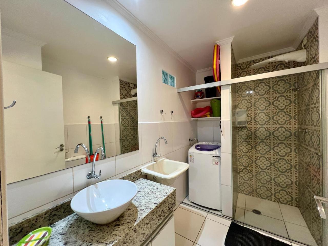 Excelente apartamento nr 317, 2dormitórios, Pé na Areia Praia das Toninhas com Piscina