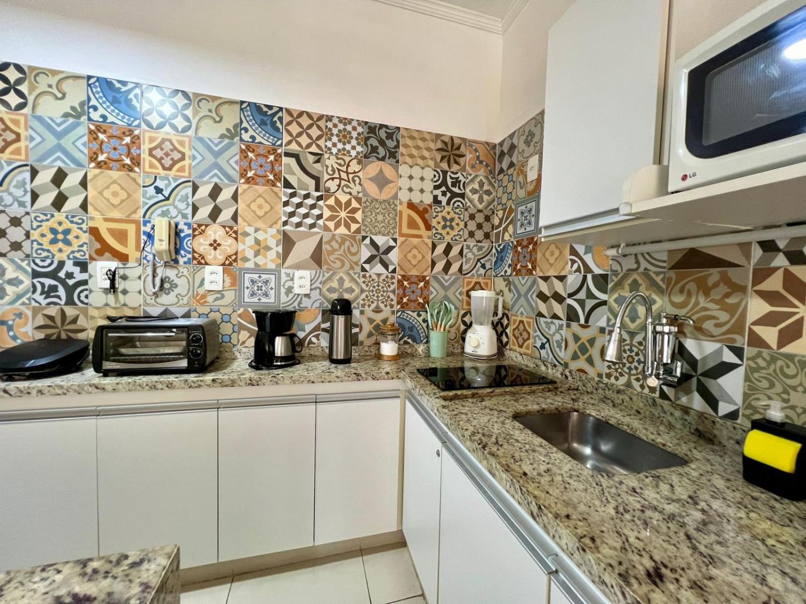 Excelente apartamento nr 317, 2dormitórios, Pé na Areia Praia das Toninhas com Piscina