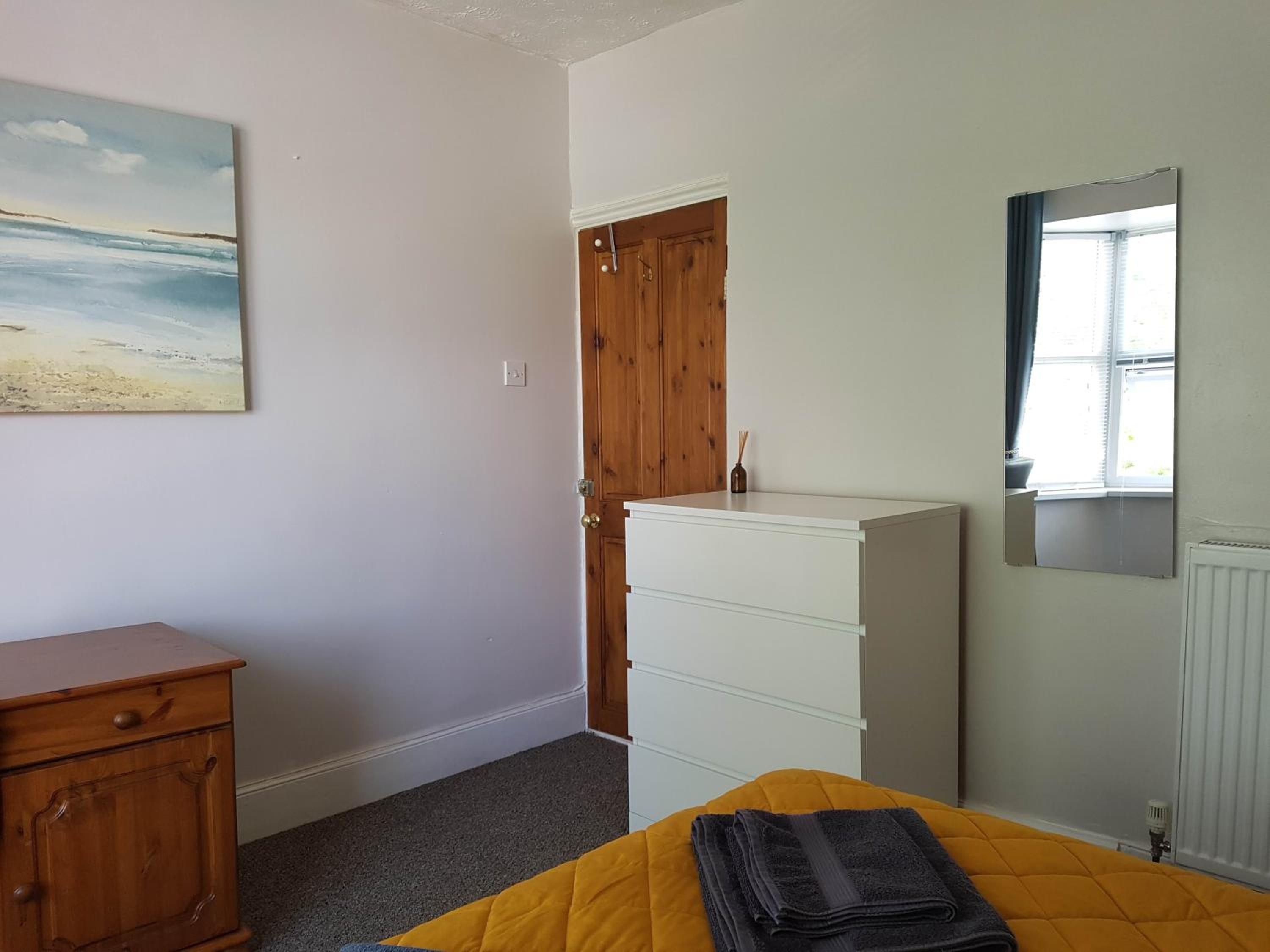 Portsmouth House near Centre 3 Bedrooms