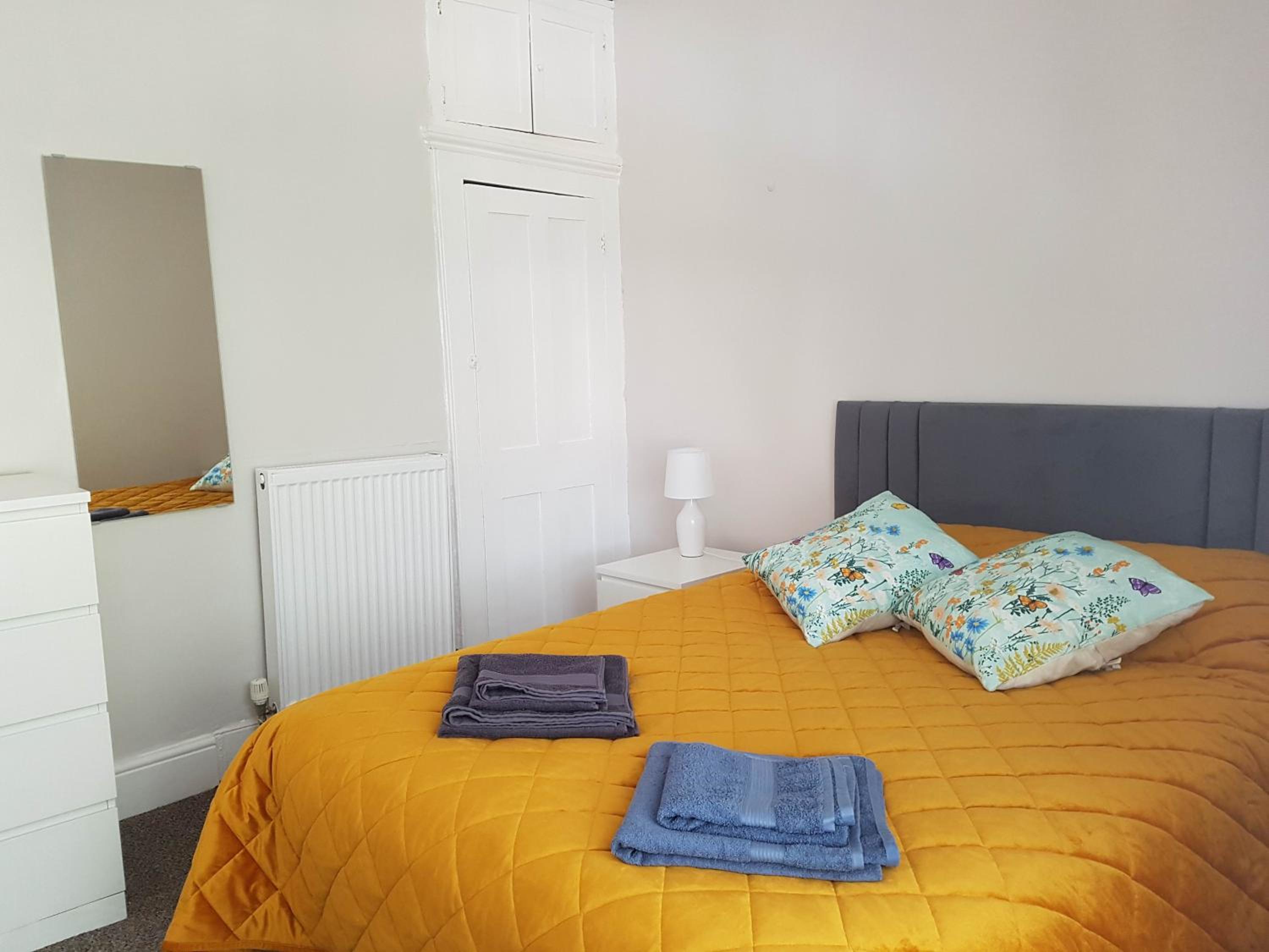 Portsmouth House near Centre 3 Bedrooms