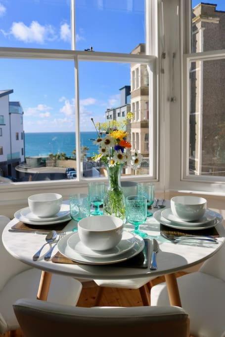Flip Flop Flat, Sea Views, Short Stroll to Beaches view 2