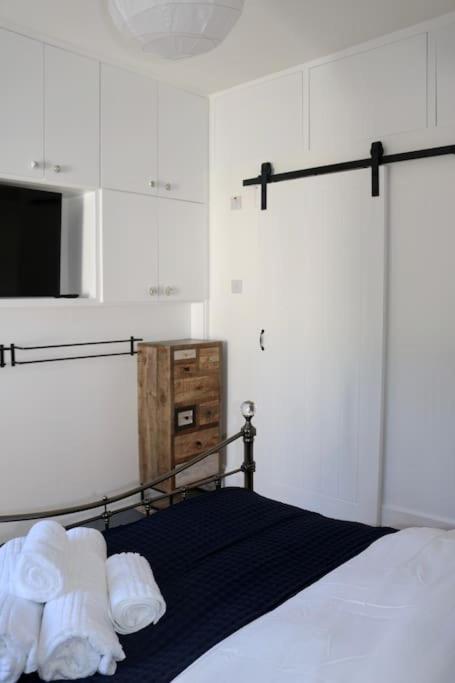 Flip Flop Flat, Sea Views, Short Stroll to Beaches view 3