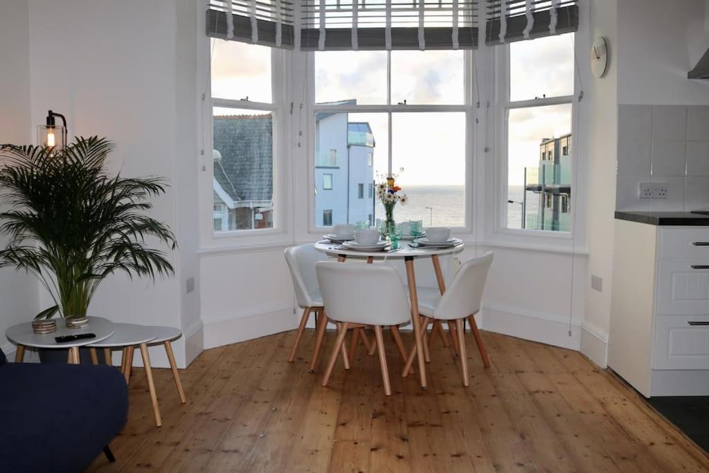 Flip Flop Flat, Sea Views, Short Stroll to Beaches view 5
