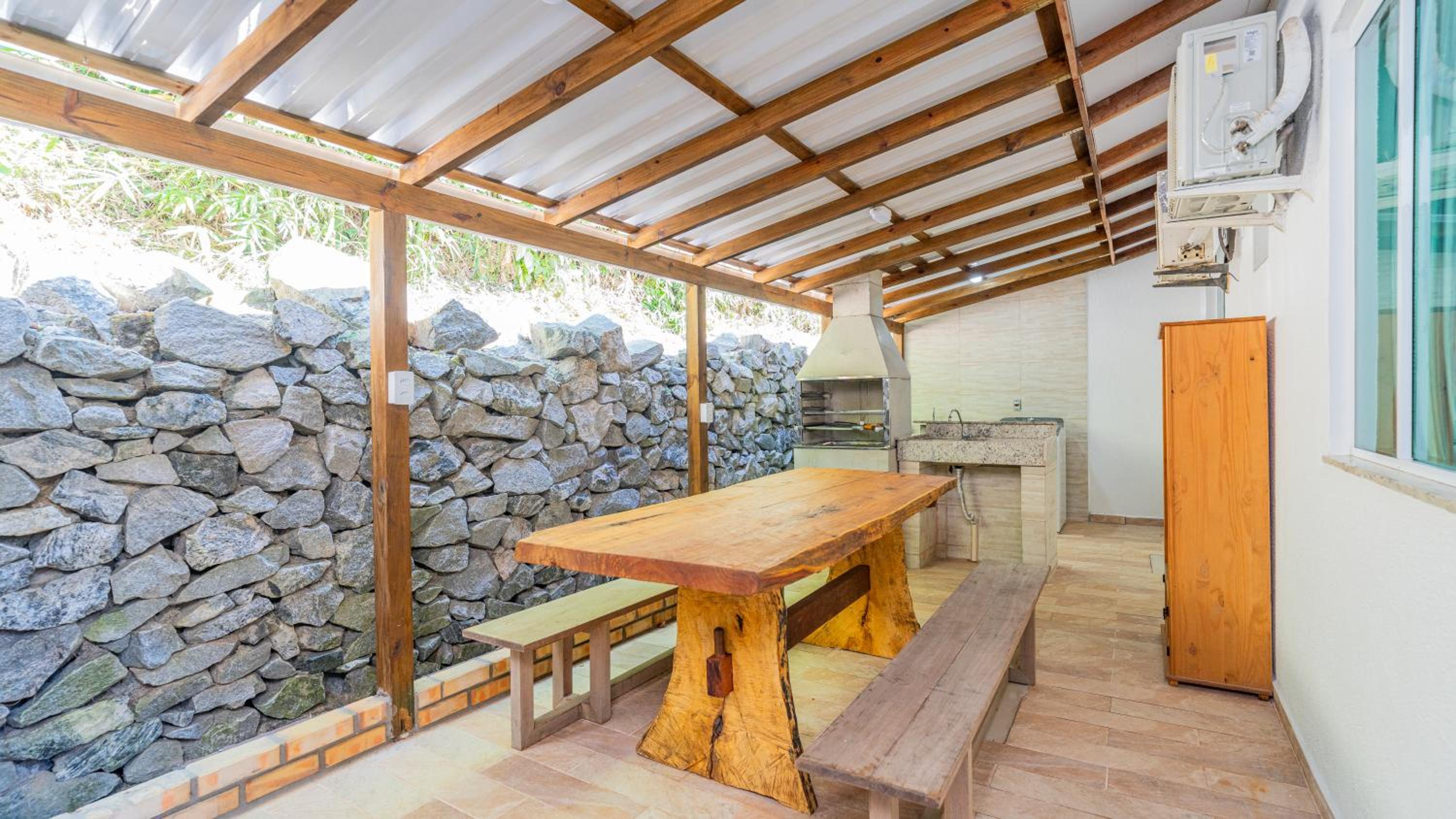 Residencial com Piscina e Jacuzzi com vista para a Natureza