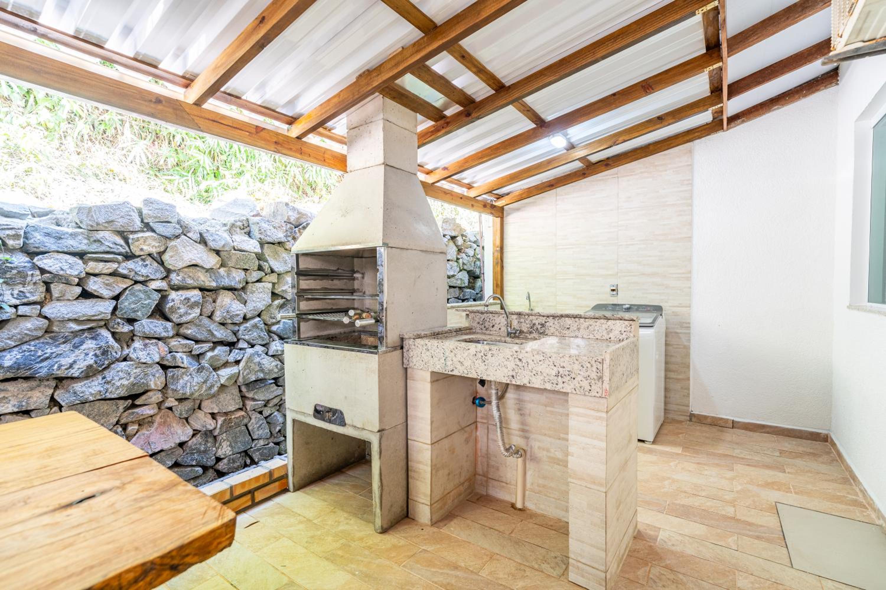 Residencial com Piscina e Jacuzzi com vista para a Natureza