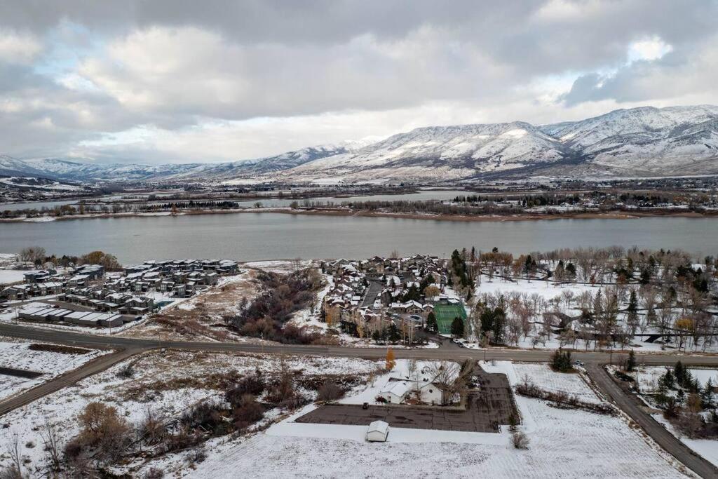 Lake Effect 2 BR with Hot Tub view 2