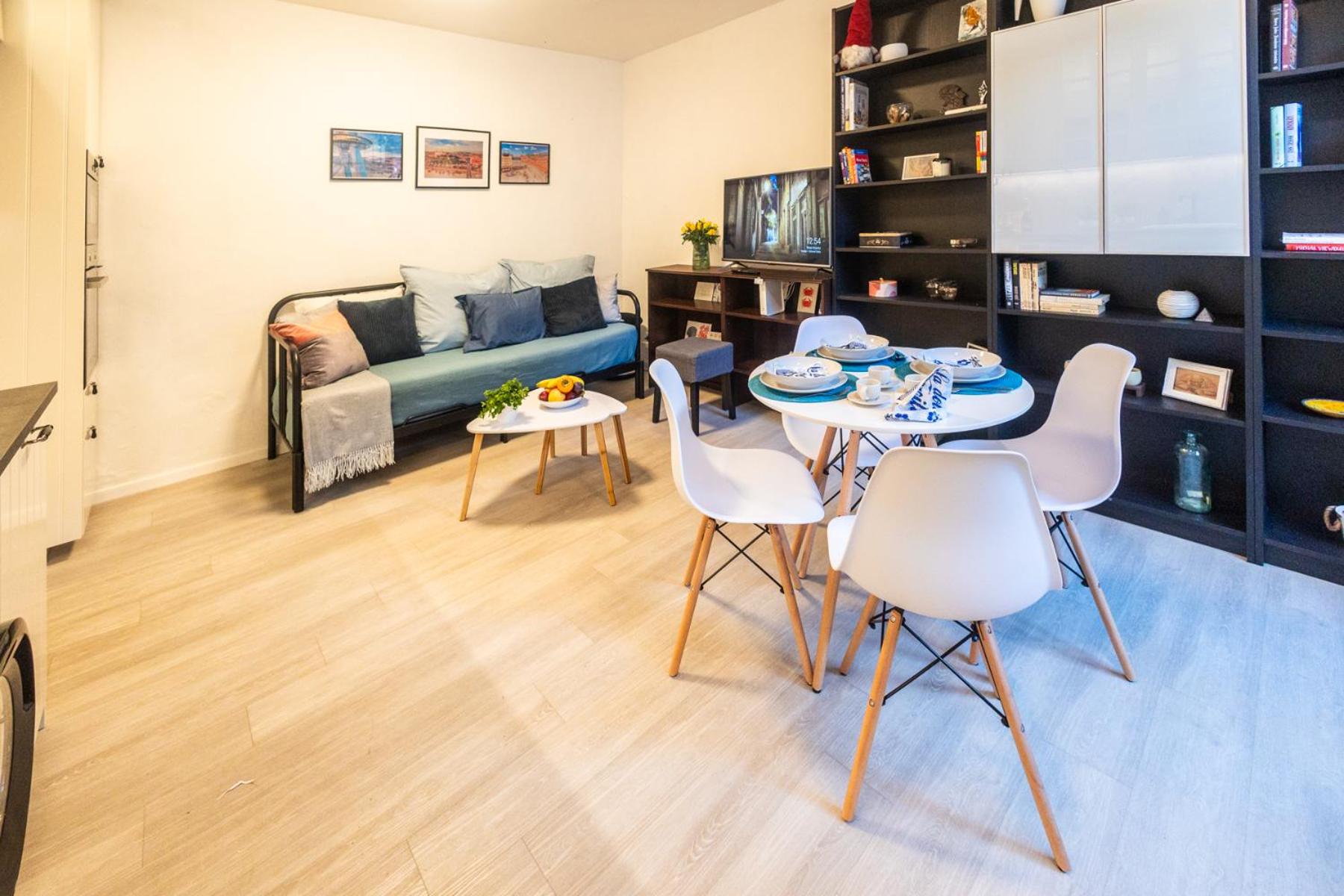 Old town 2 rooms apartment garden free parking view 4