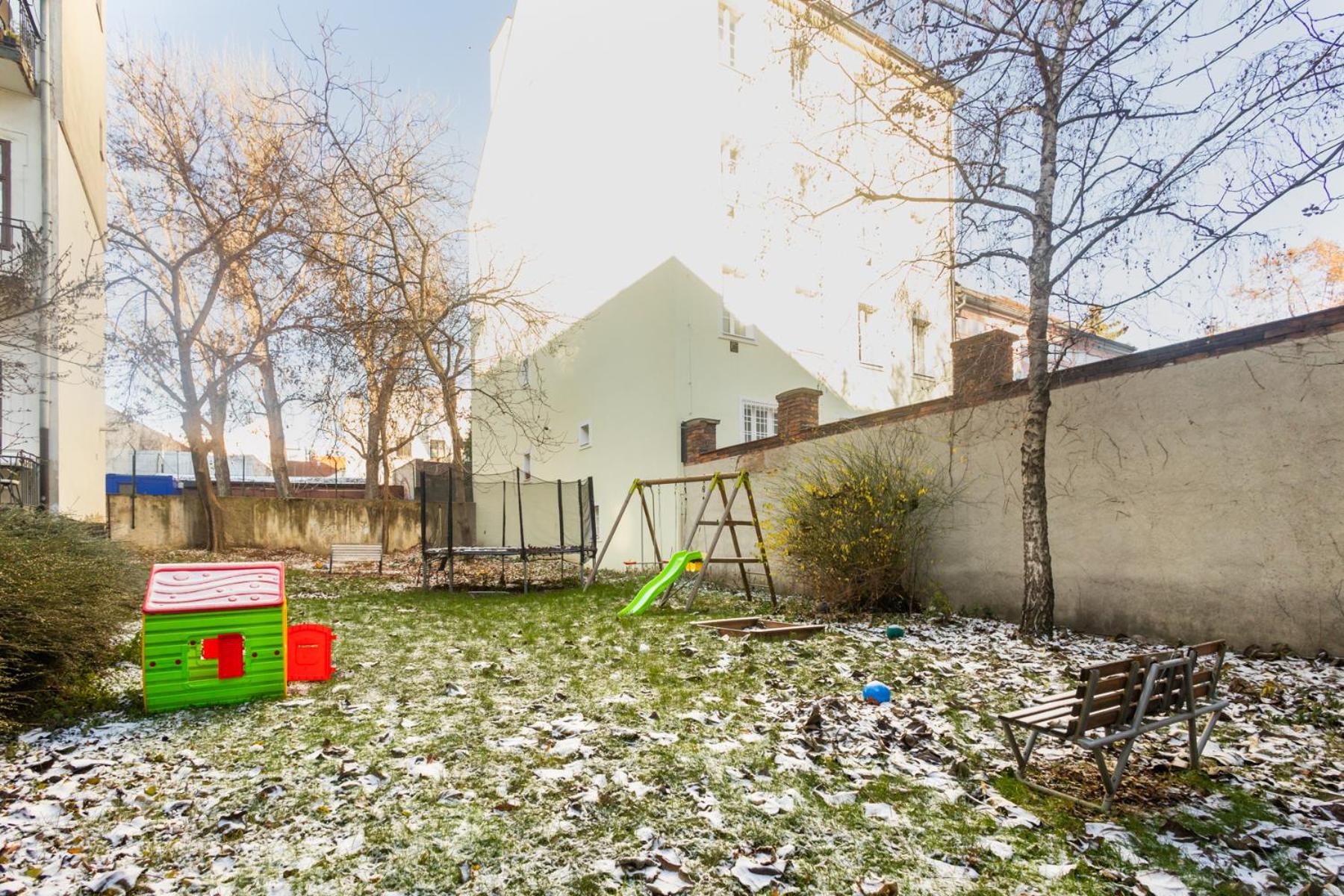 Old town 2 rooms apartment garden free parking view 3