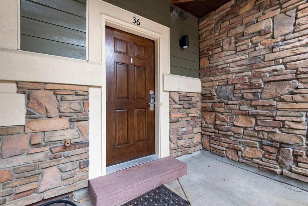 Lakeside Escape 1 BR with Resort Amenities view 2