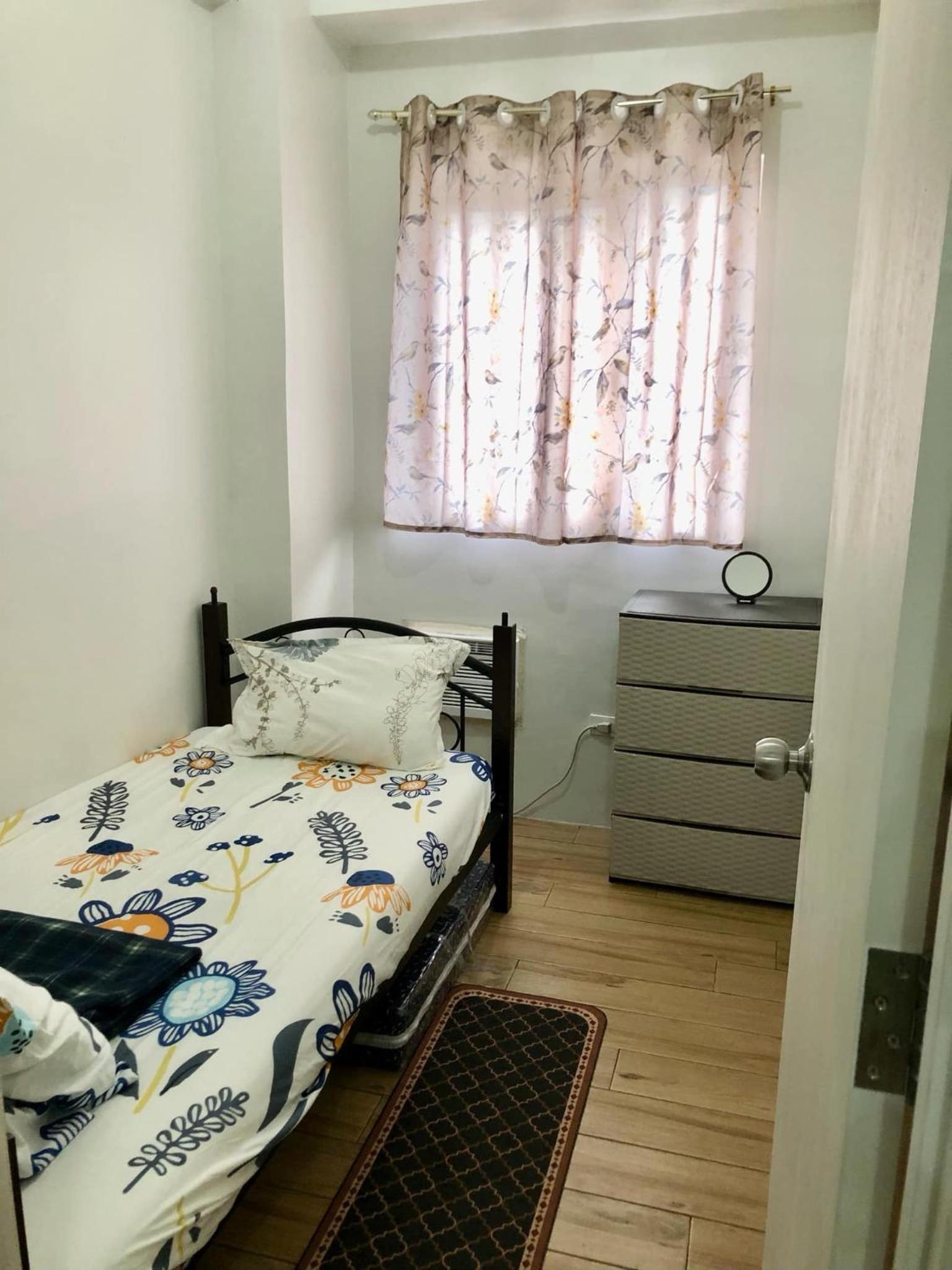 Riverside 2 Bedroom 6Beds Near SM Naga, Landers, S&R and Robinson Naga view 5