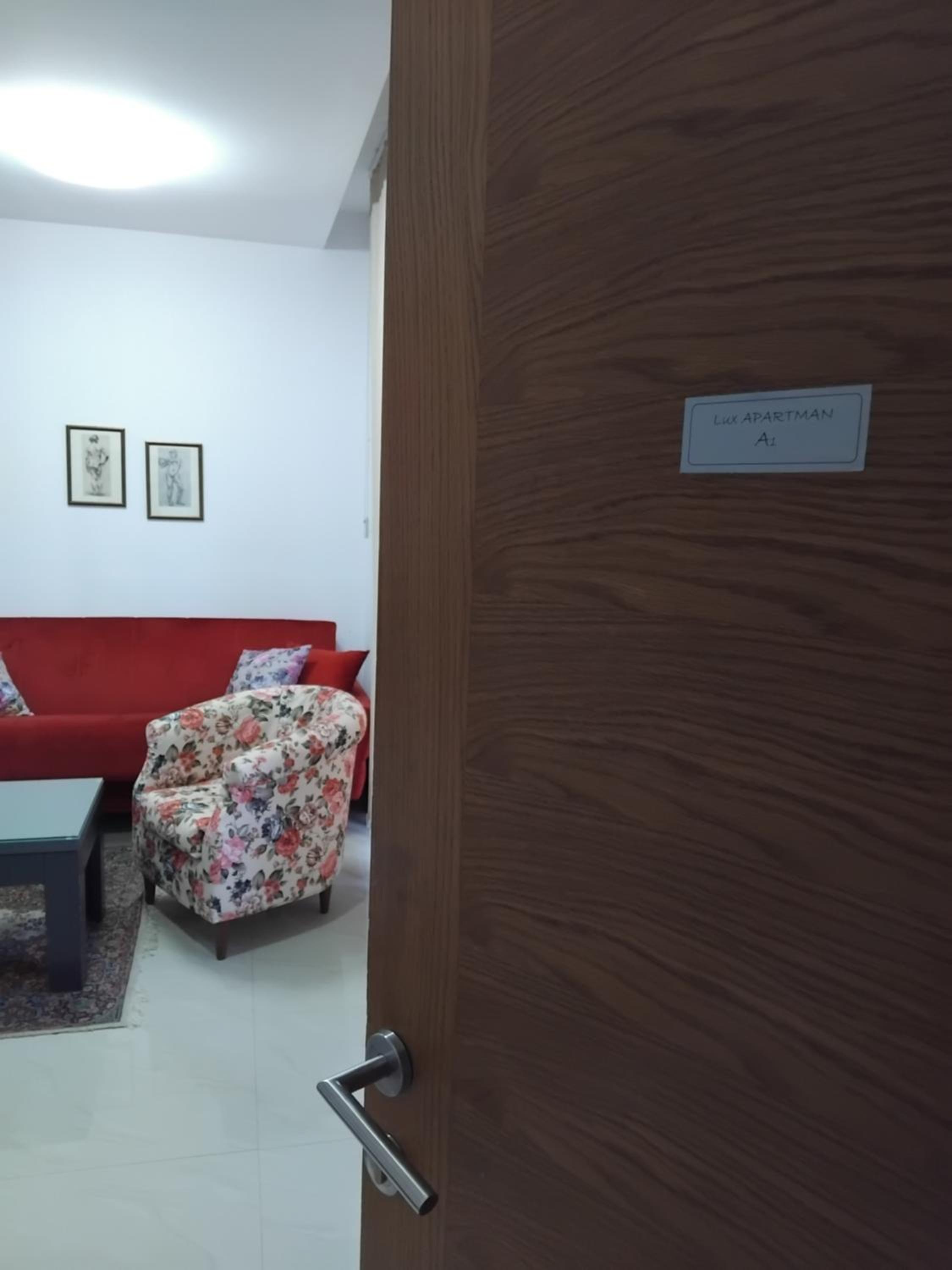 APARTMANSKI SMEŠTAJ SOLARIS kod Aqua Parka Lux Apartman LAZAR