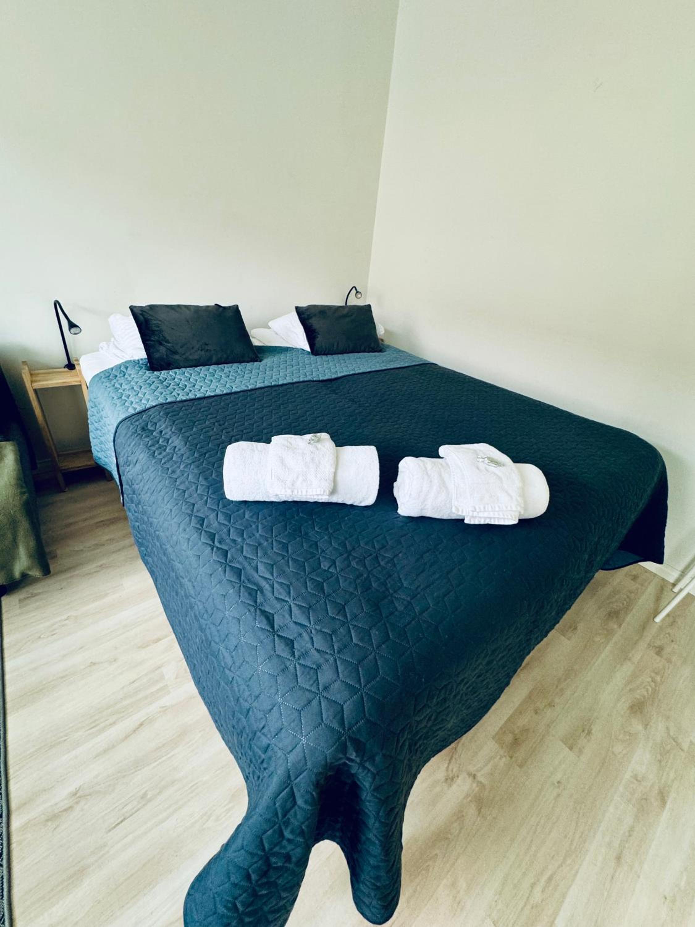 CityReady, Fully Equipped Apartment - Prime Location & Transport Connections