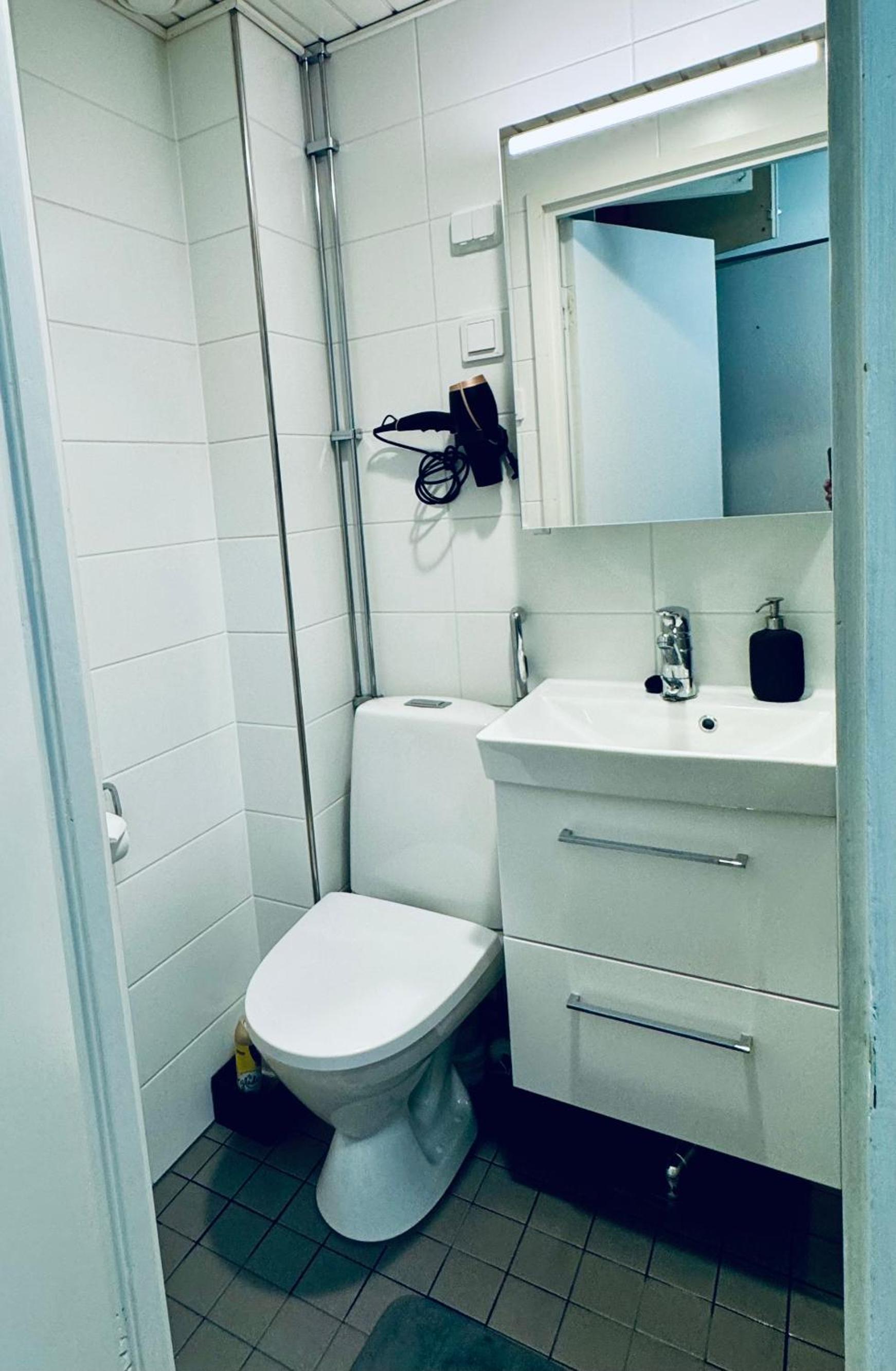 CityReady, Fully Equipped Apartment - Prime Location & Transport Connections