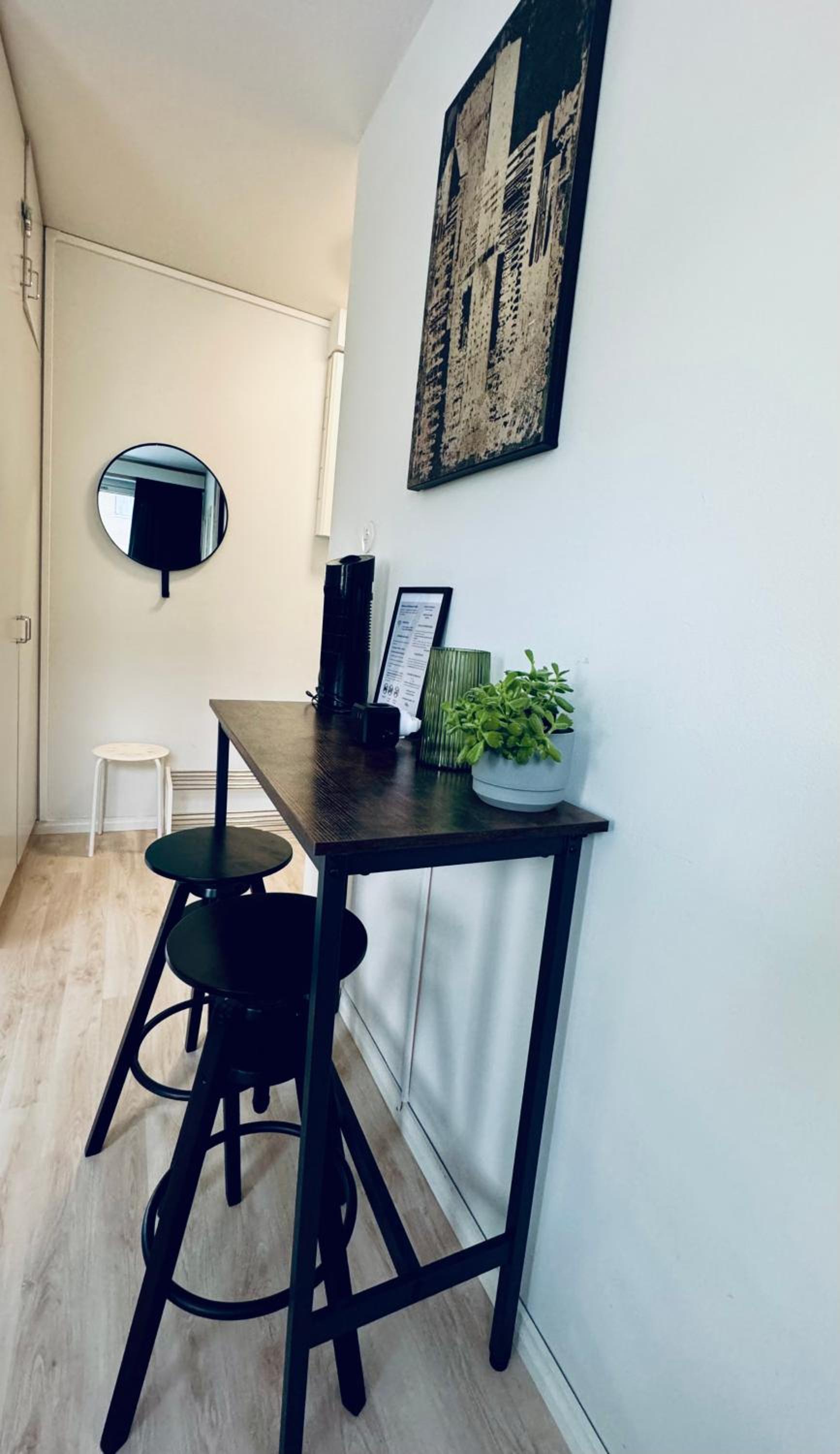 CityReady, Fully Equipped Apartment - Prime Location & Transport Connections