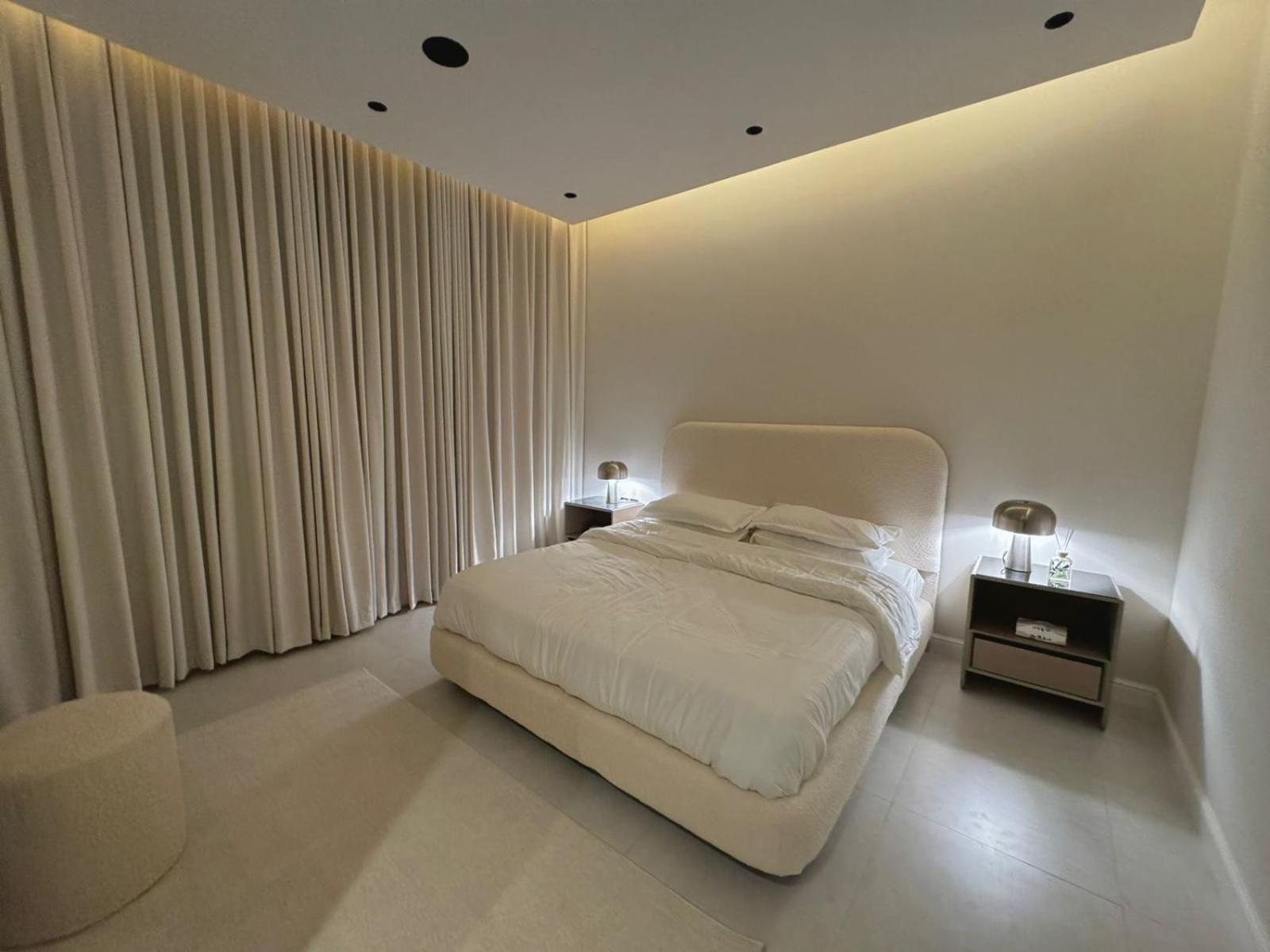 Modern B3 Apartment with AC Near Boulevard and Airport