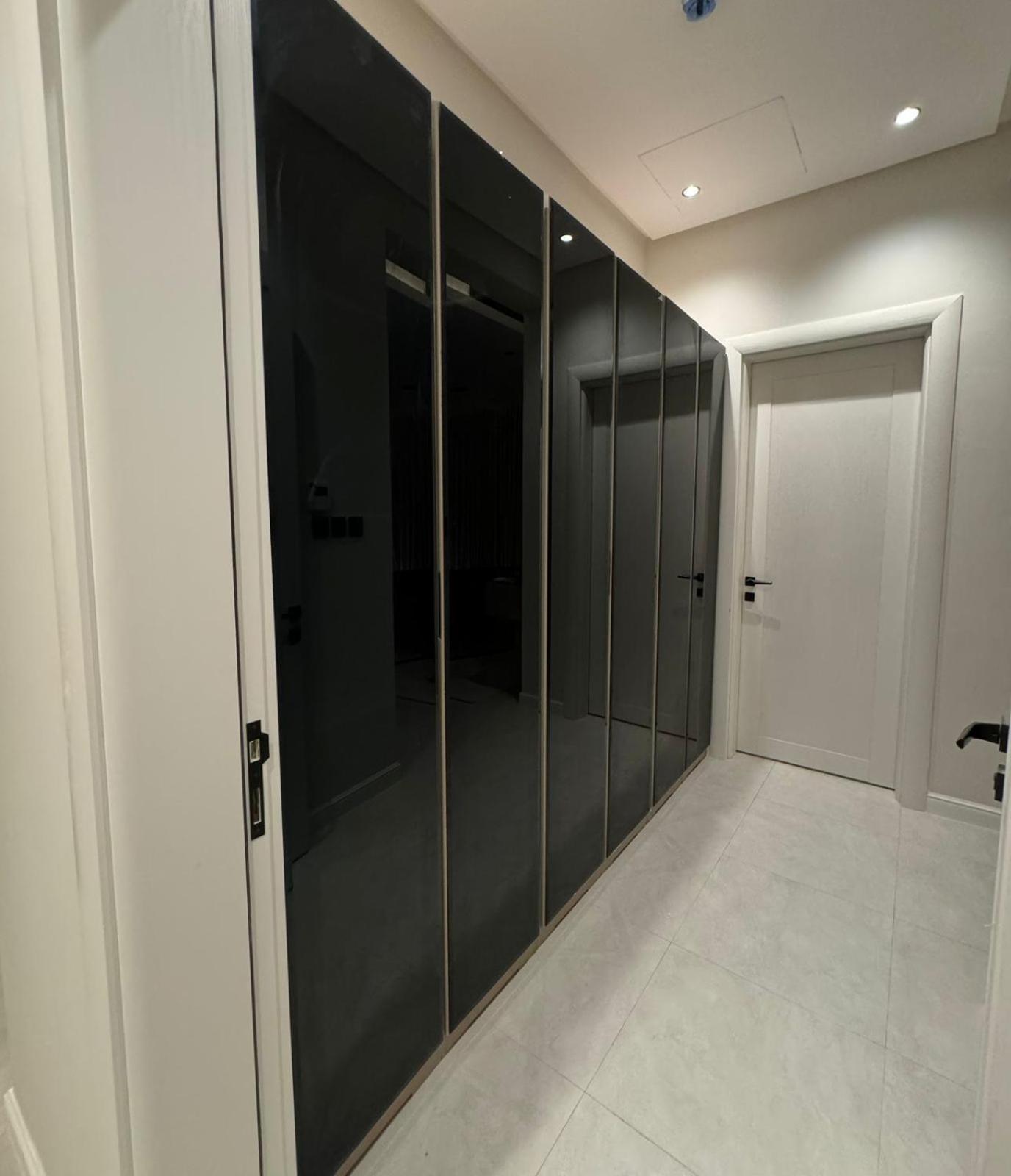 Modern B3 Apartment with AC Near Boulevard and Airport