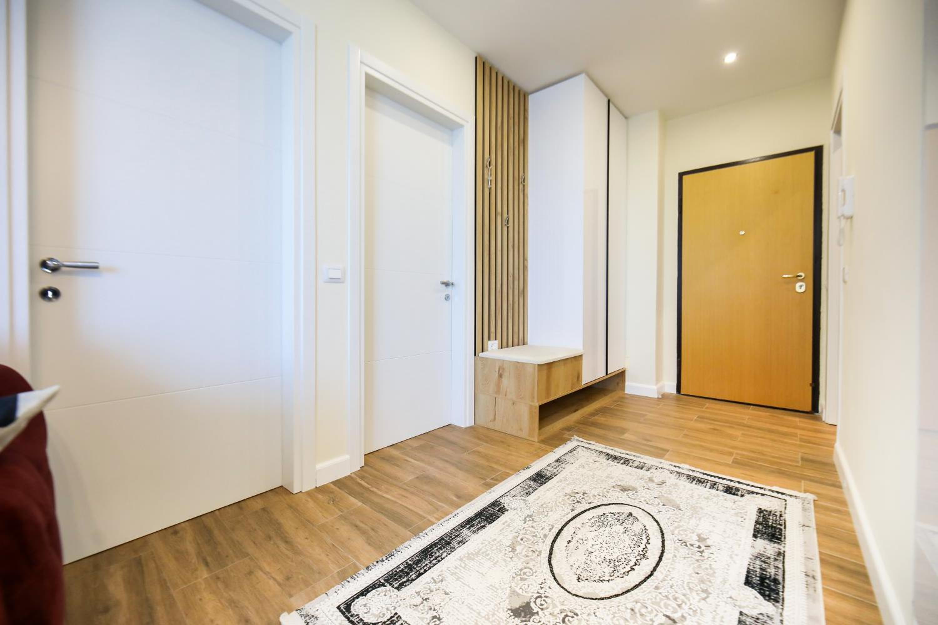 Bay View Balcony- Luxury Apartments With Free Parking