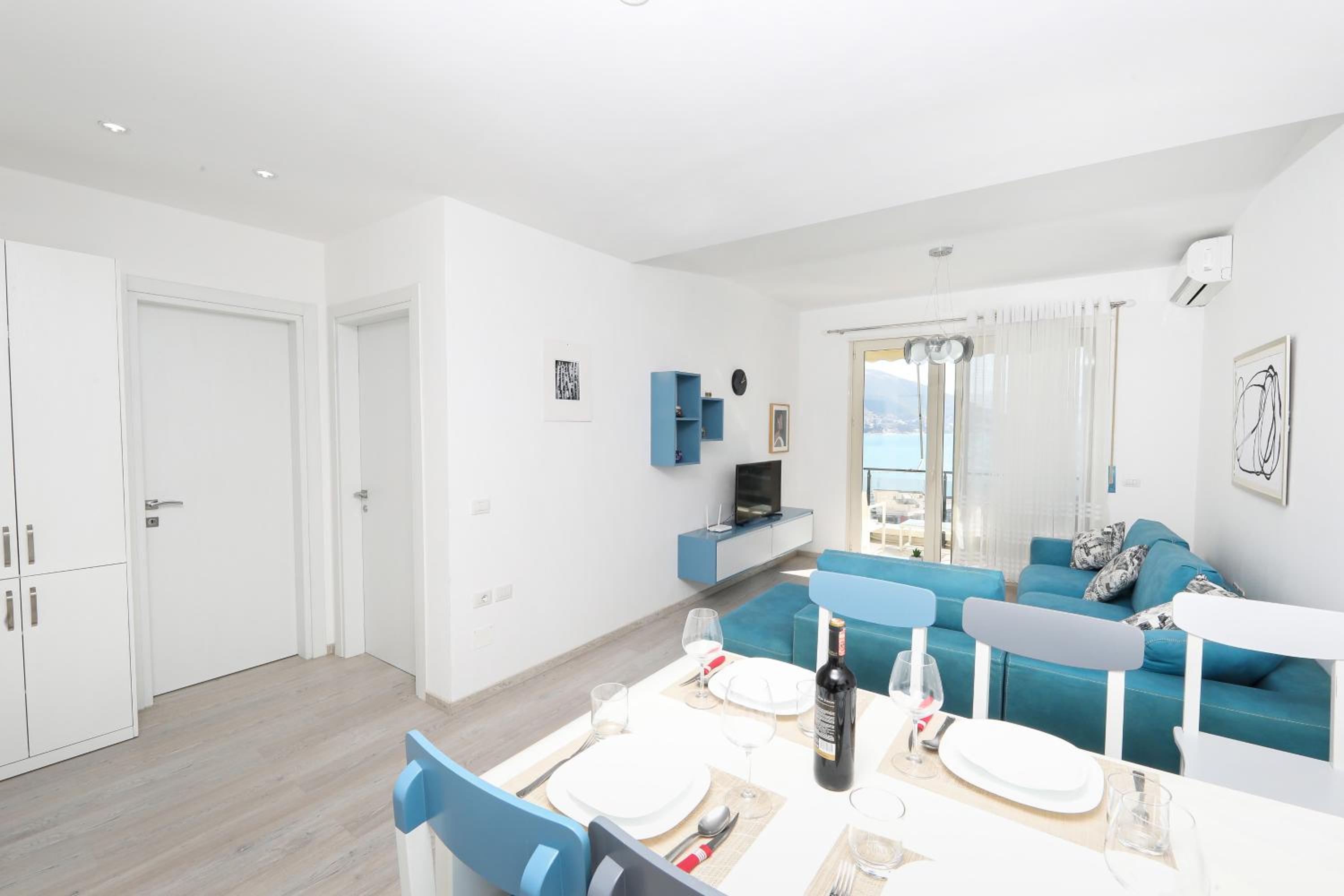 Bay View Balcony- Luxury Apartments With Free Parking