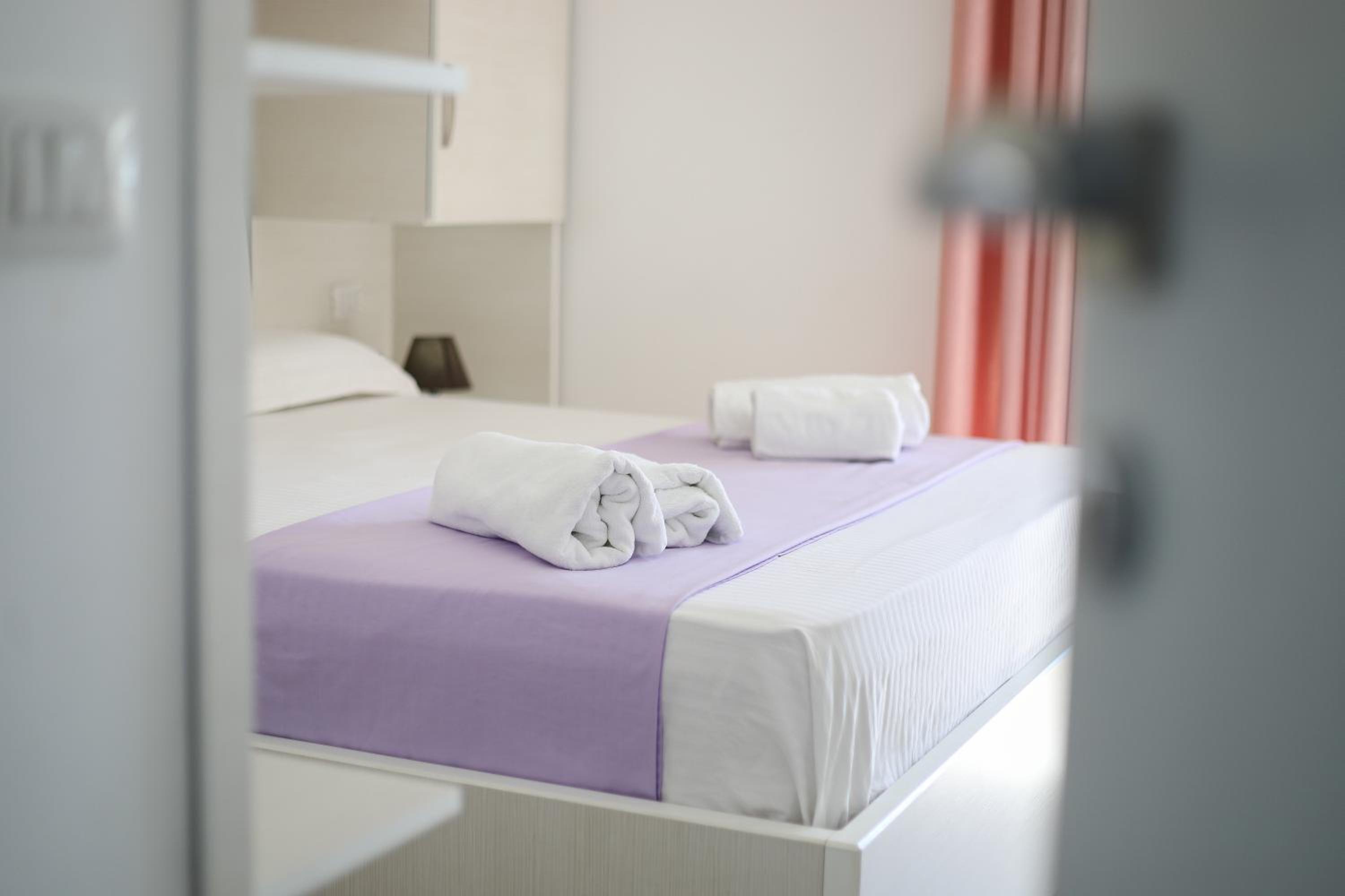 Bay View Balcony- Luxury Apartments With Free Parking
