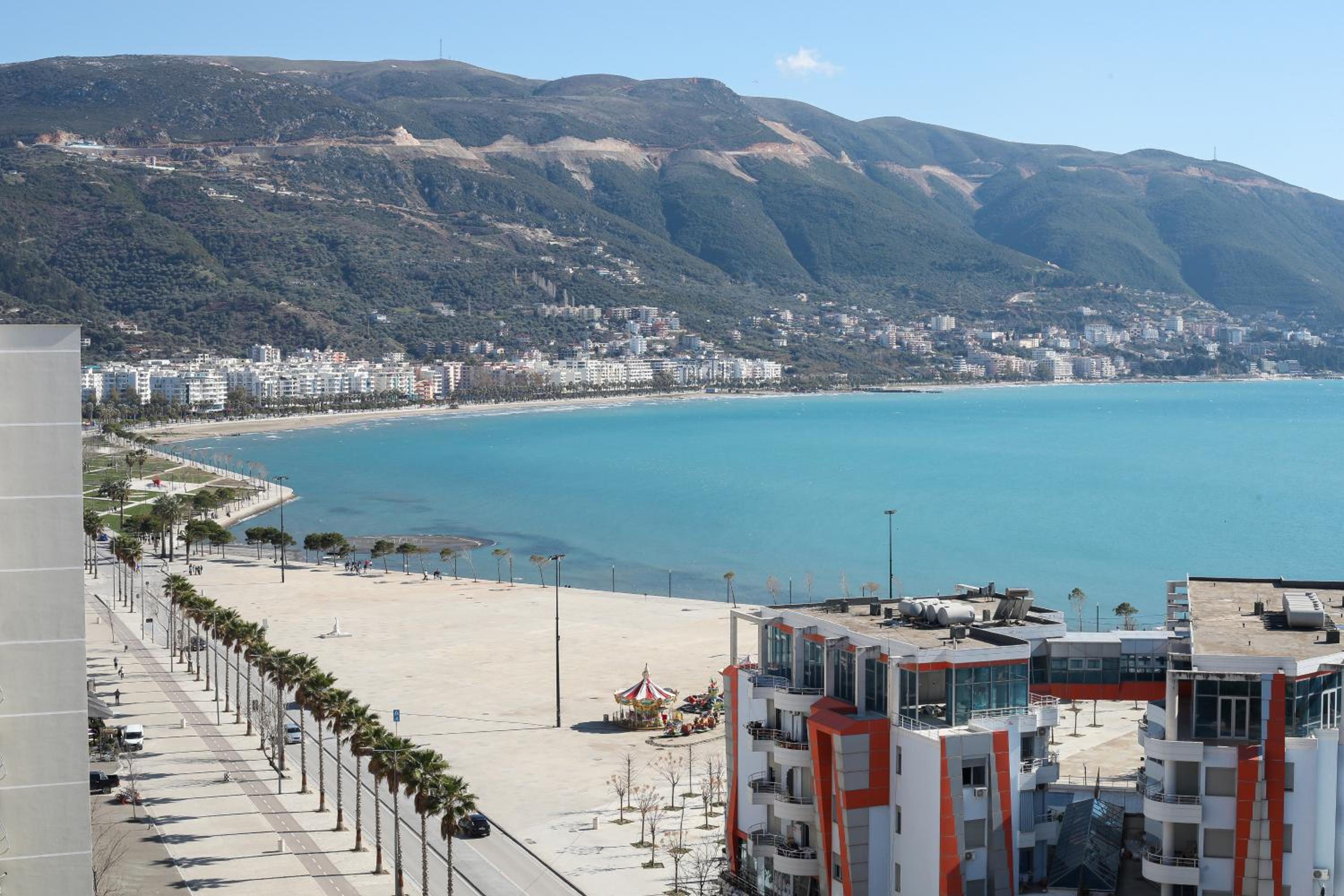 Bay View Balcony- Luxury Apartments With Free Parking