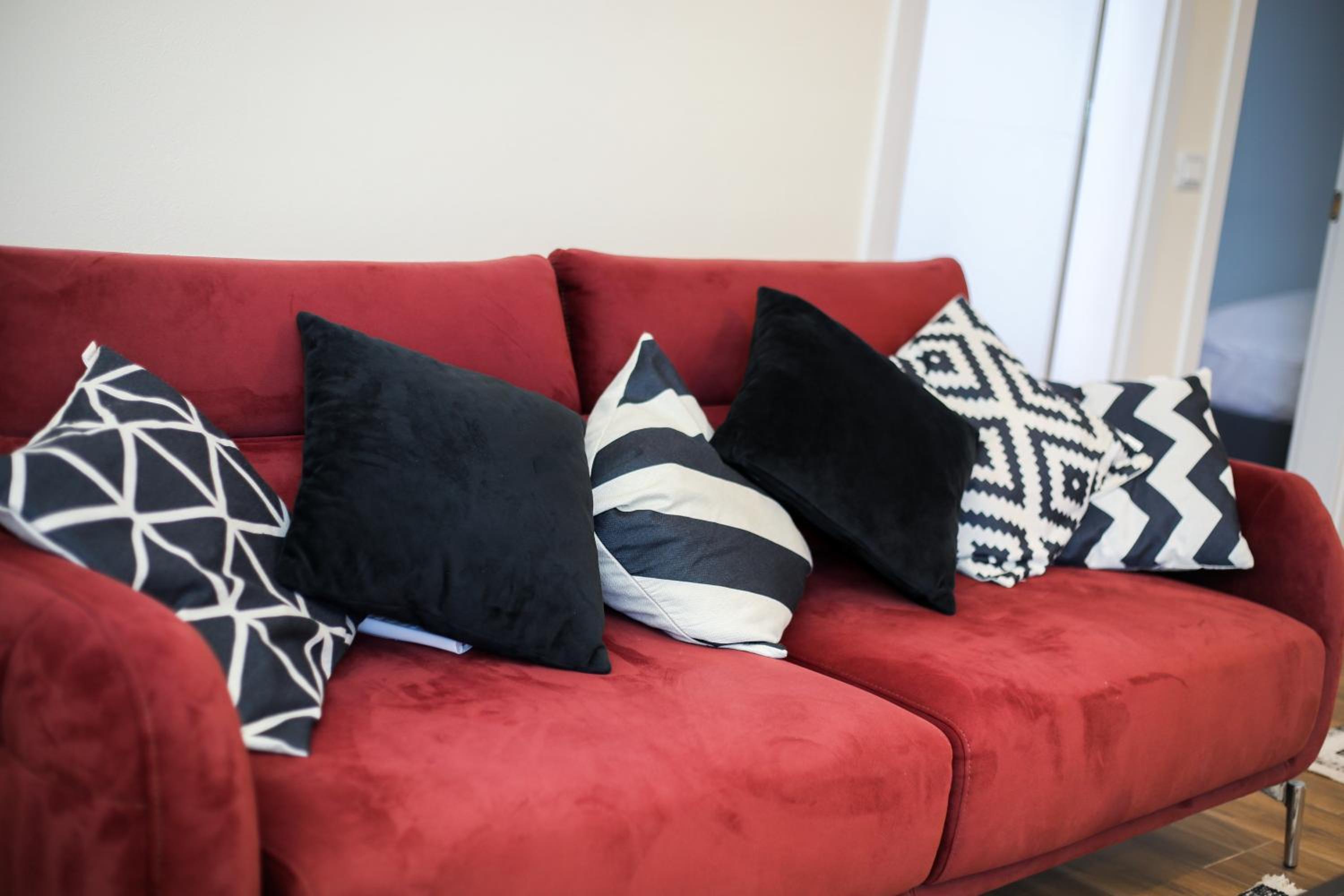 Bay View Balcony- Luxury Apartments With Free Parking