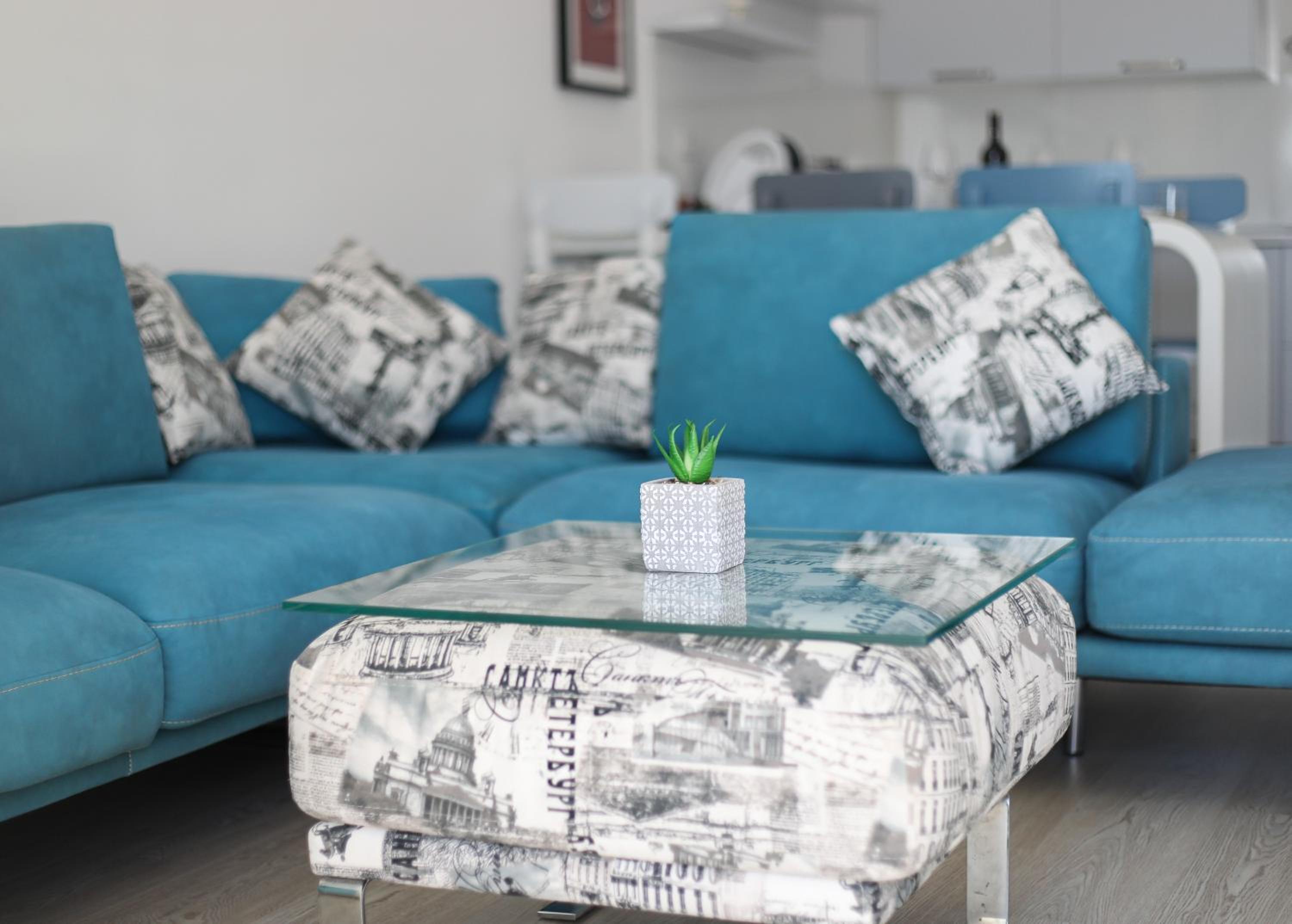 Bay View Balcony- Luxury Apartments With Free Parking