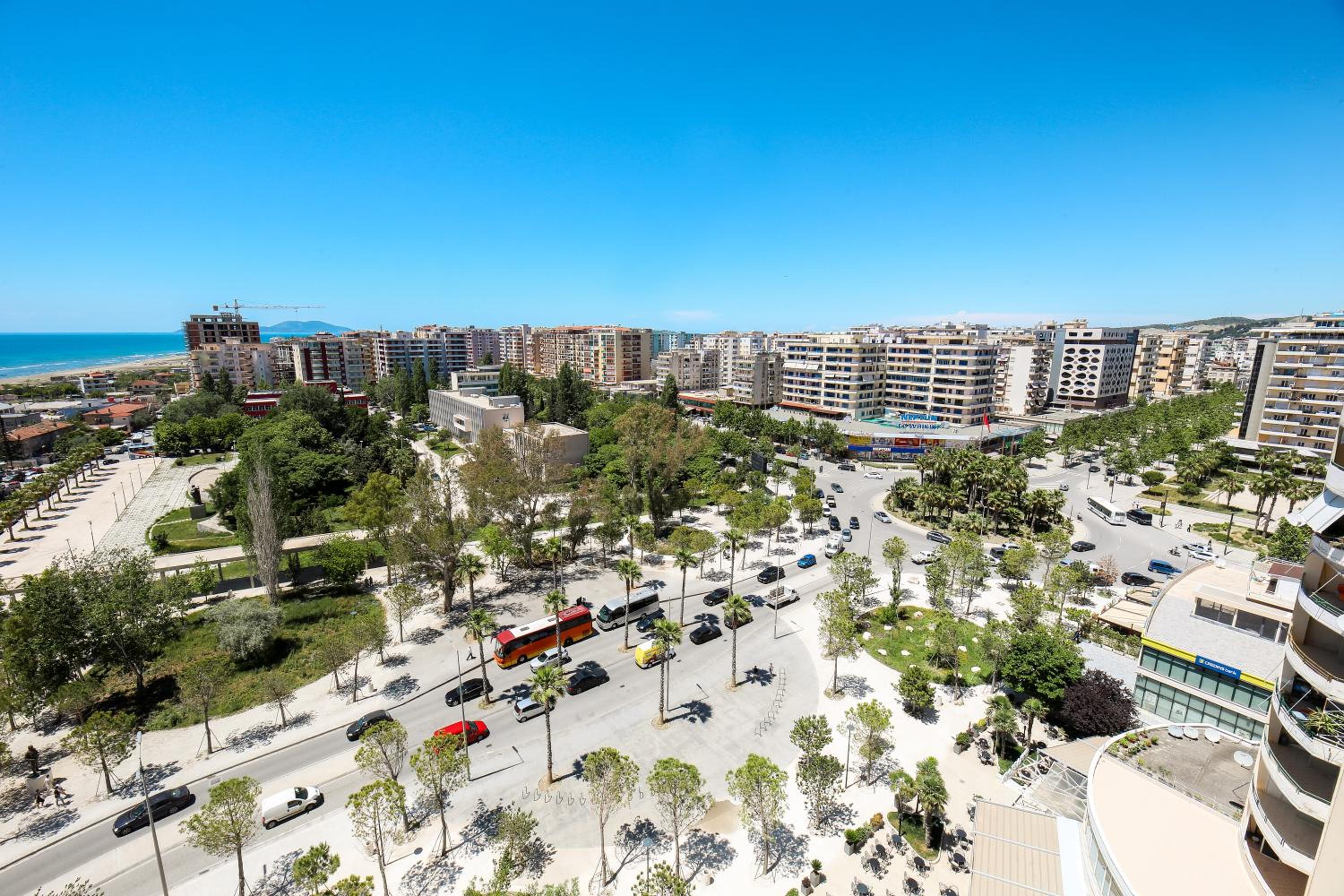 Bay View Balcony- Luxury Apartments With Free Parking