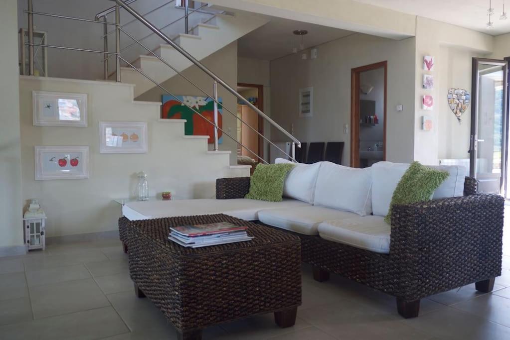 Entire 6 Bed Ensuite Villa - Infinity Pool view 5