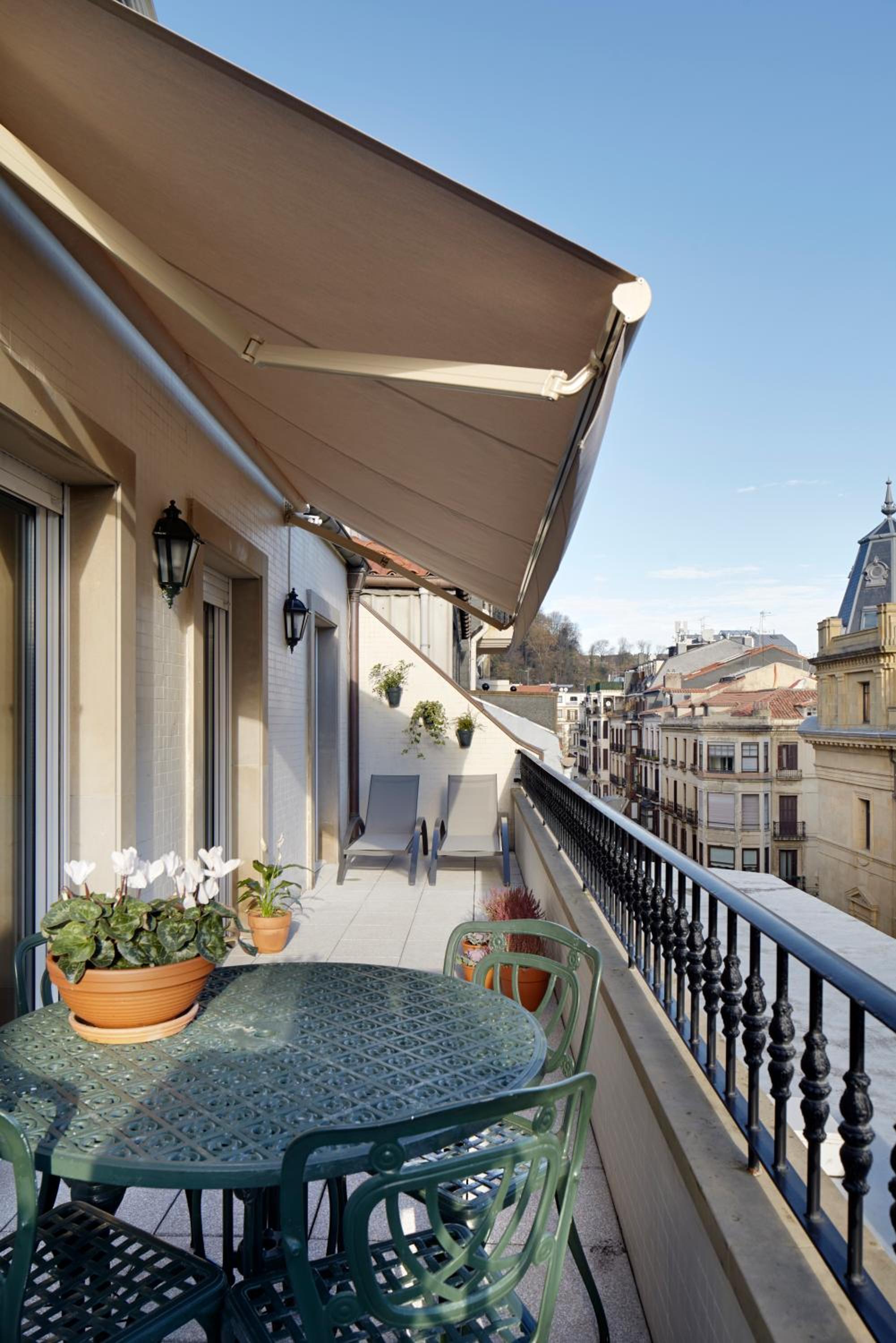 Garibay Terrace by FeelFree Rentals