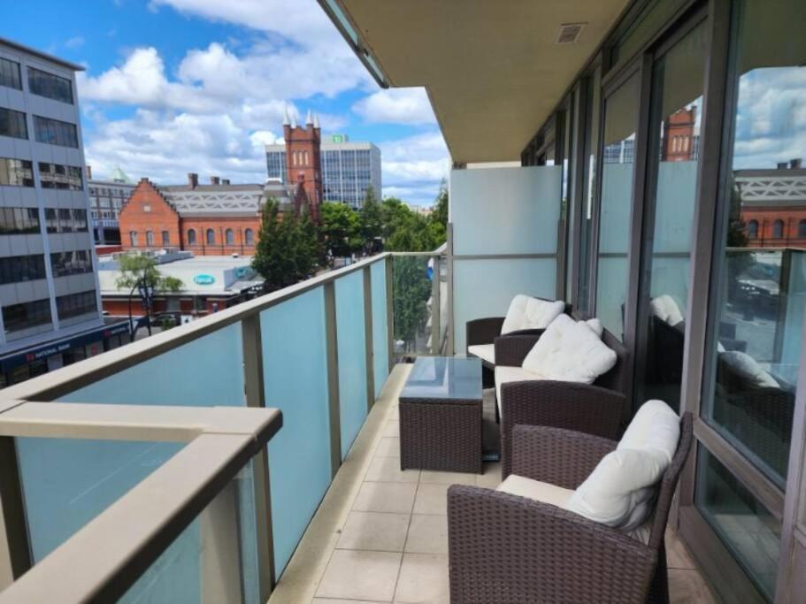 Luxury Downtown 2 Bedroom Condo with Pool!