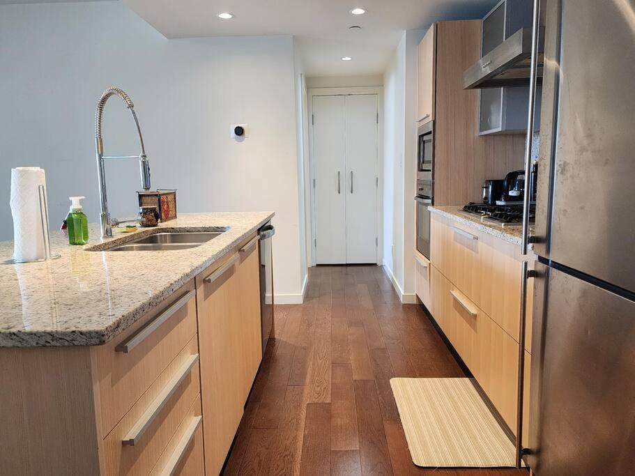 Luxury Downtown 2 Bedroom Condo with Pool!