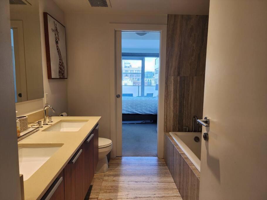 Luxury Downtown 2 Bedroom Condo with Pool!