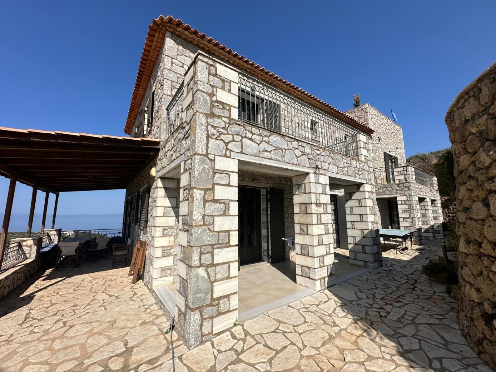 Entire 6 Bed Ensuite Villa - Infinity Pool view 3
