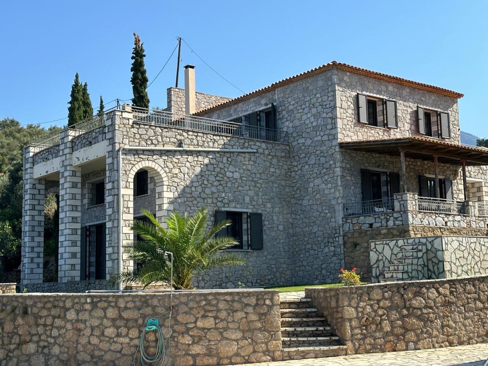 Hotel Entire 6 Bed Ensuite Villa - Infinity Pool - Image 1