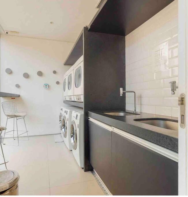 Studio Luxo Faria Lima Arthur Casas Ferreira Lobo