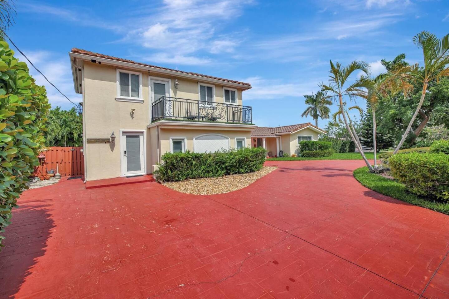 Trendy 1BR 2BA Heated Pool Short Walk to the Beach view 2