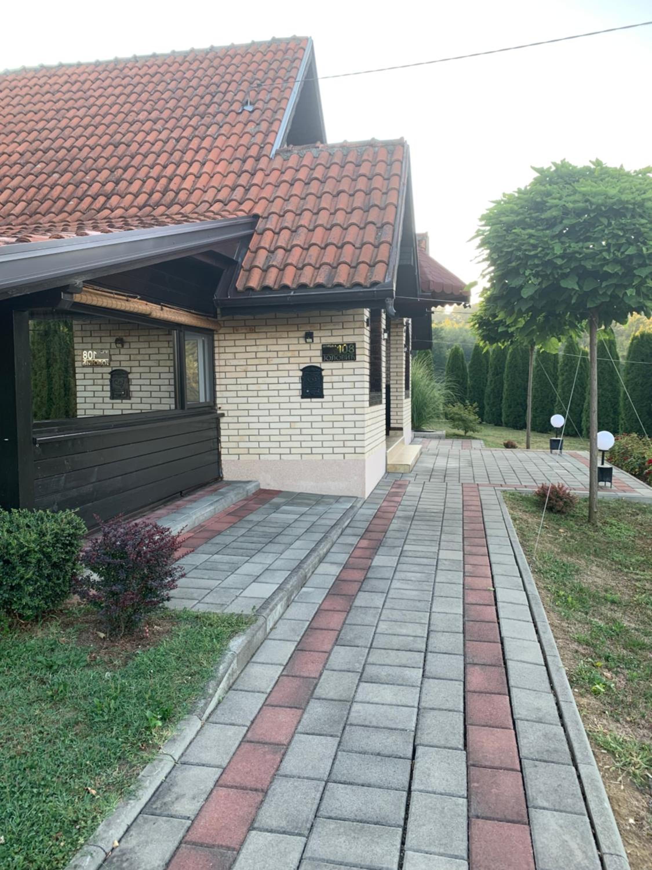 Photo 10