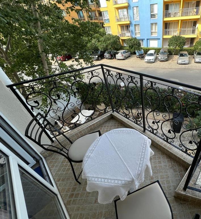 Sunny Beach Apartment, Kokiche Hotel - white building Liliya