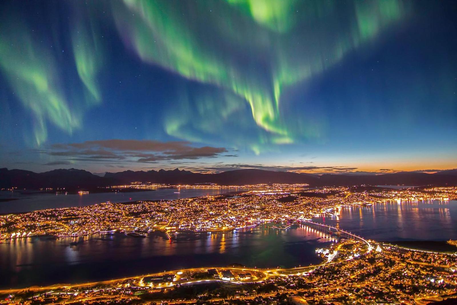 Aurora Waves by Paramount