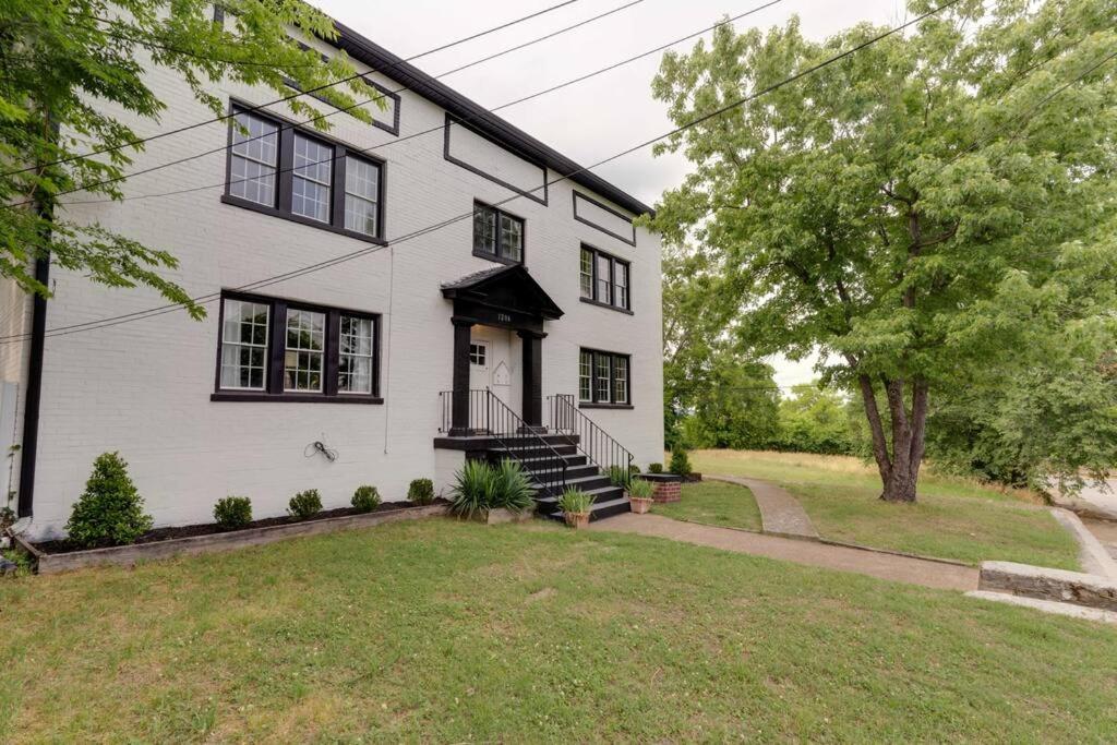 Sleep 8 in our Cozy Colonial 2Miles from Broadway view 2