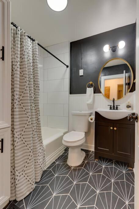 Sleep 8 in our Cozy Colonial 2Miles from Broadway view 3