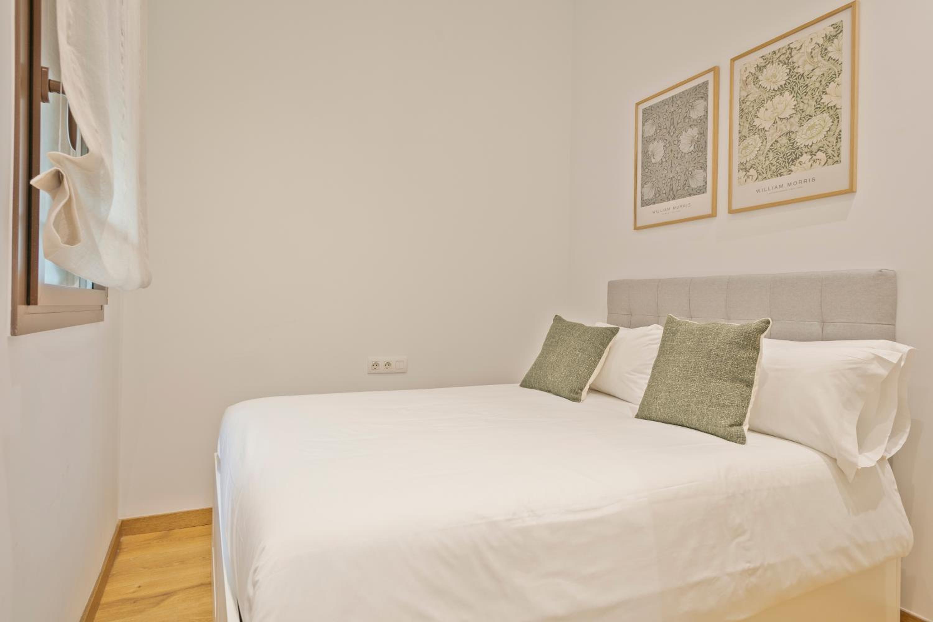 Aspasios Arc de Triomf Apartments