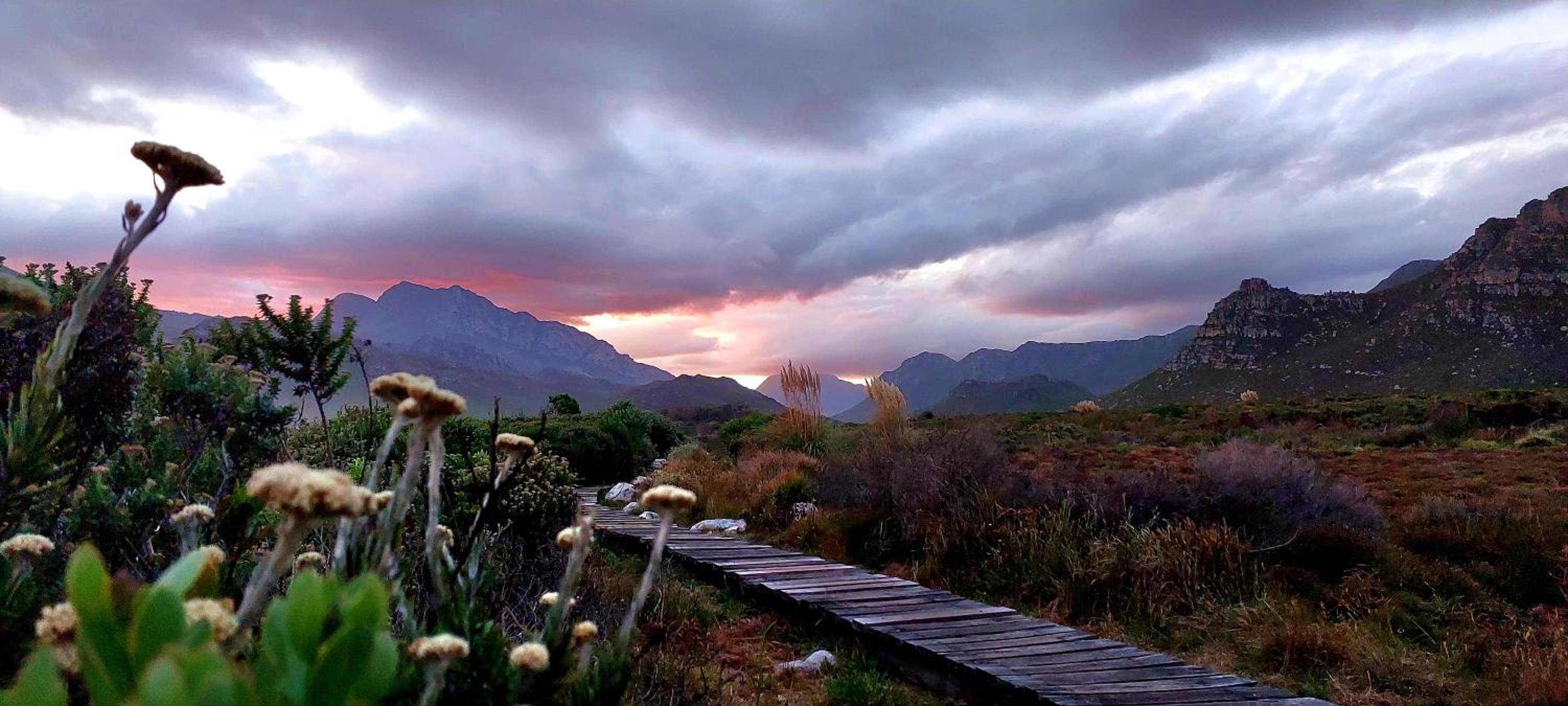 La Mer Seafront Selfcatering Accommodation Kleinmond view 2