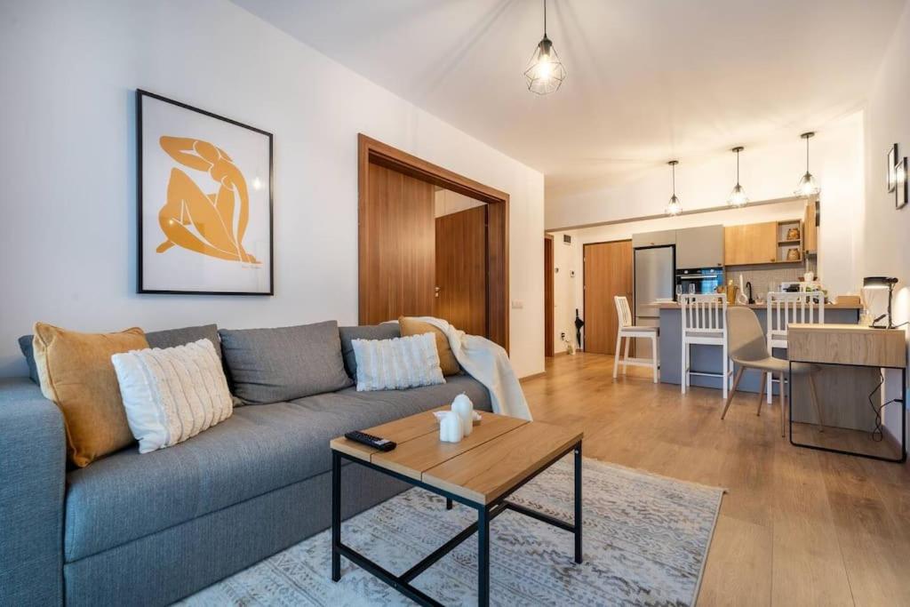 LakeView Cozy Nook - Tennis, UnderGround Parking, Modern, Balcony view 4