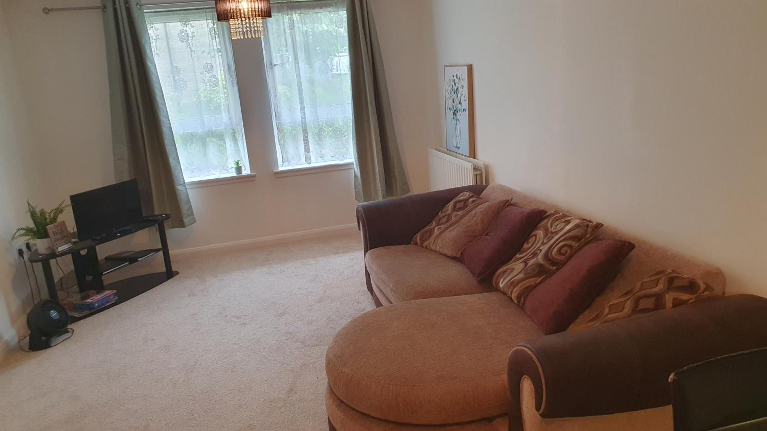 Spacious 2-Bedroom Ground Floor Flat with 2 Double Beds, Sleeps 4 in Central Aberdeen view 2