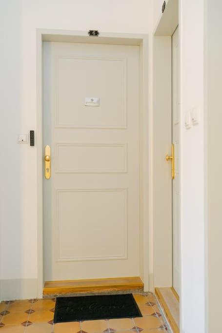 Homey APT 5 min to Belvedere